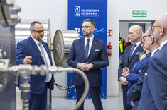 Wizyta ministra M. Kulaska w Laboratorium Wodorowym,