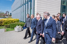 Od lewej: J. Swyrydenko, D. Tusk, P. Kowal, C. Tomczyk,