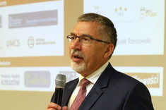 [FOTO] Relacja z konferencji „Zagrożenia i wyzwania bezpieczeństwa współczesnego świata. Wymiar polityczno-finansowy”